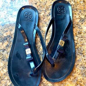 tory burch flip flops